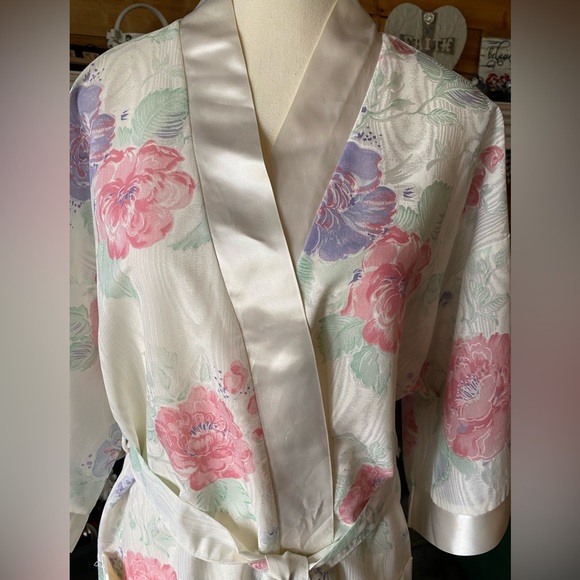 Vintage Vandemere Union Made Floral Satiny Robe with satiny trim and belt Sz Med - Picture 3 of 10